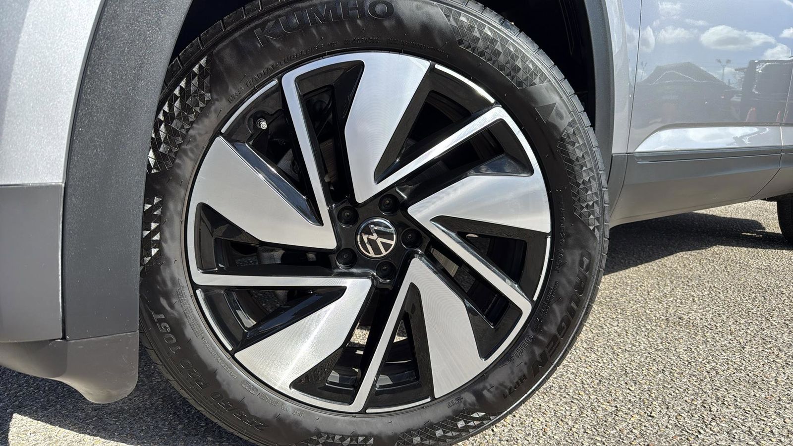 Used Car 2025 Volkswagen Atlas  2.0t Se W/technology For Sale Under $40,000 In Austin, Texas