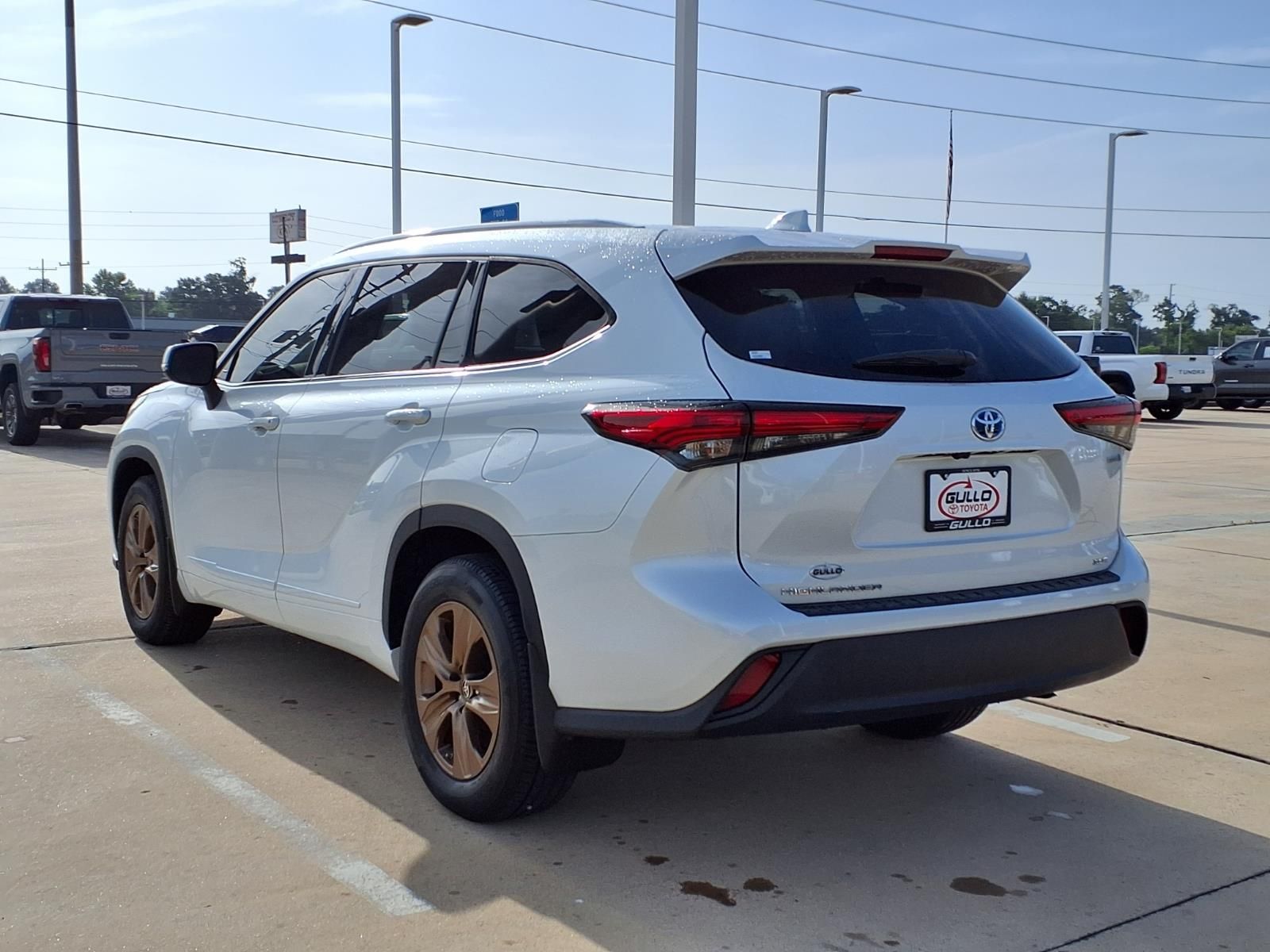 2022 Toyota Highlander Hybrid Bronze Edition Beige at Toyota of Victoria