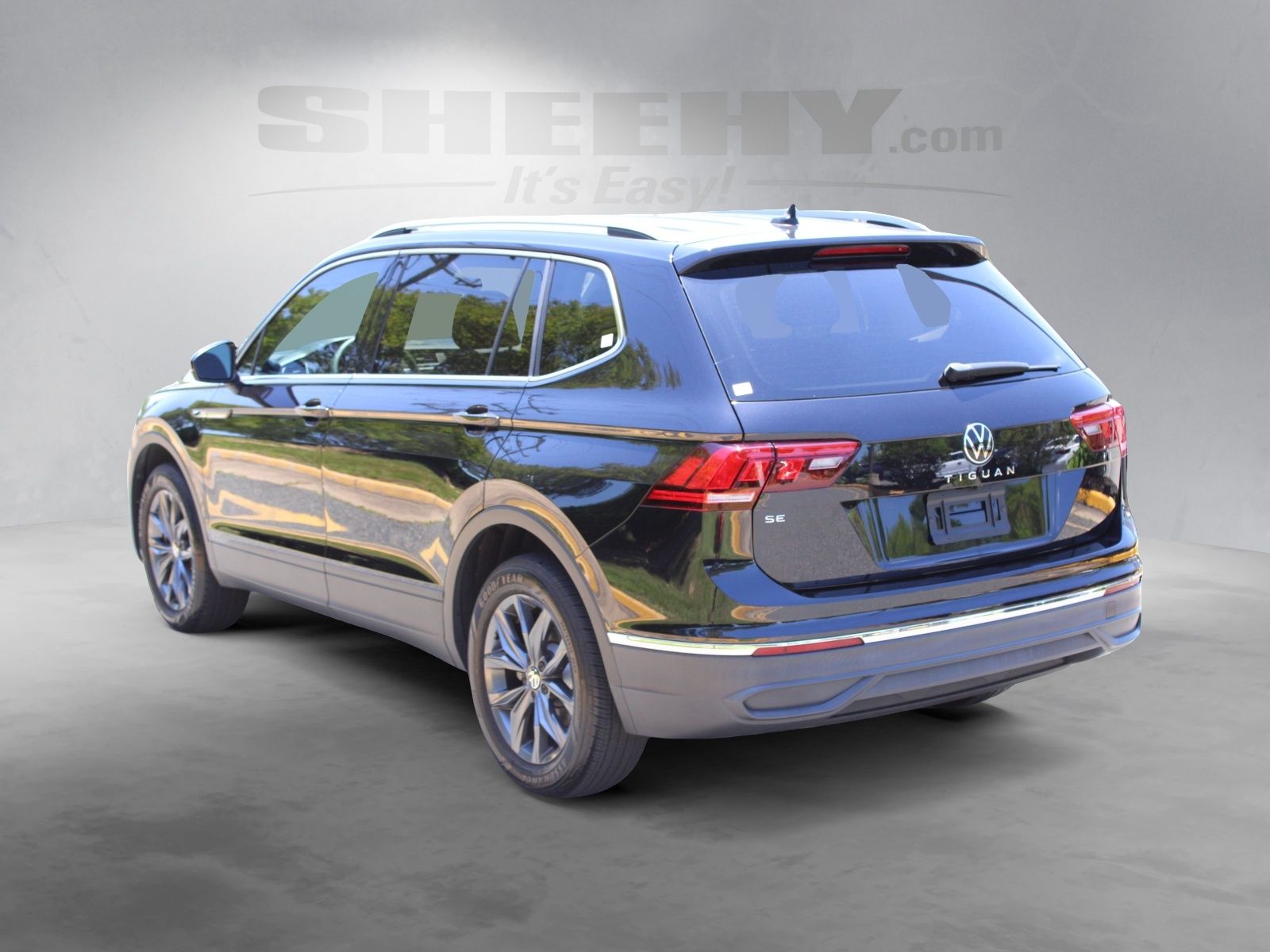 Used 2023 Black Volkswagen 2.0T SE image 12