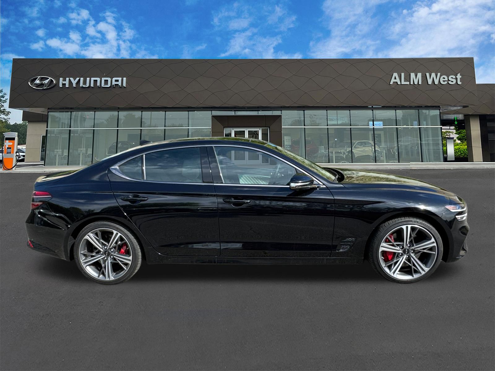 Used 2025 Black Genesis 3.3T Sport Advanced image 4