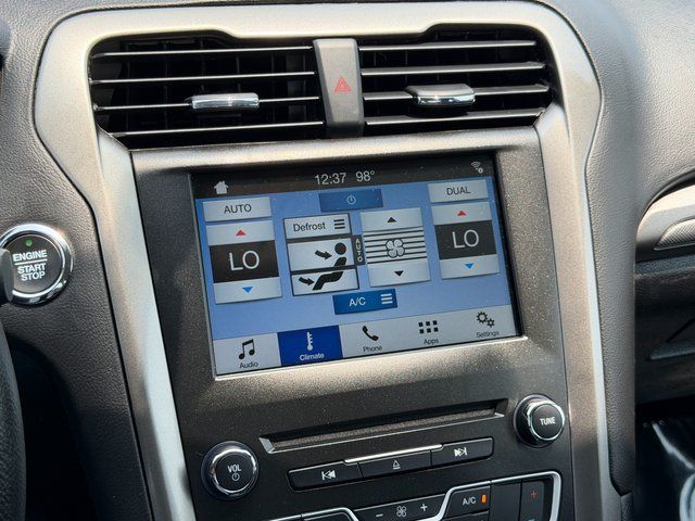 Certified Used 2018 Oxford White Ford SE image 24