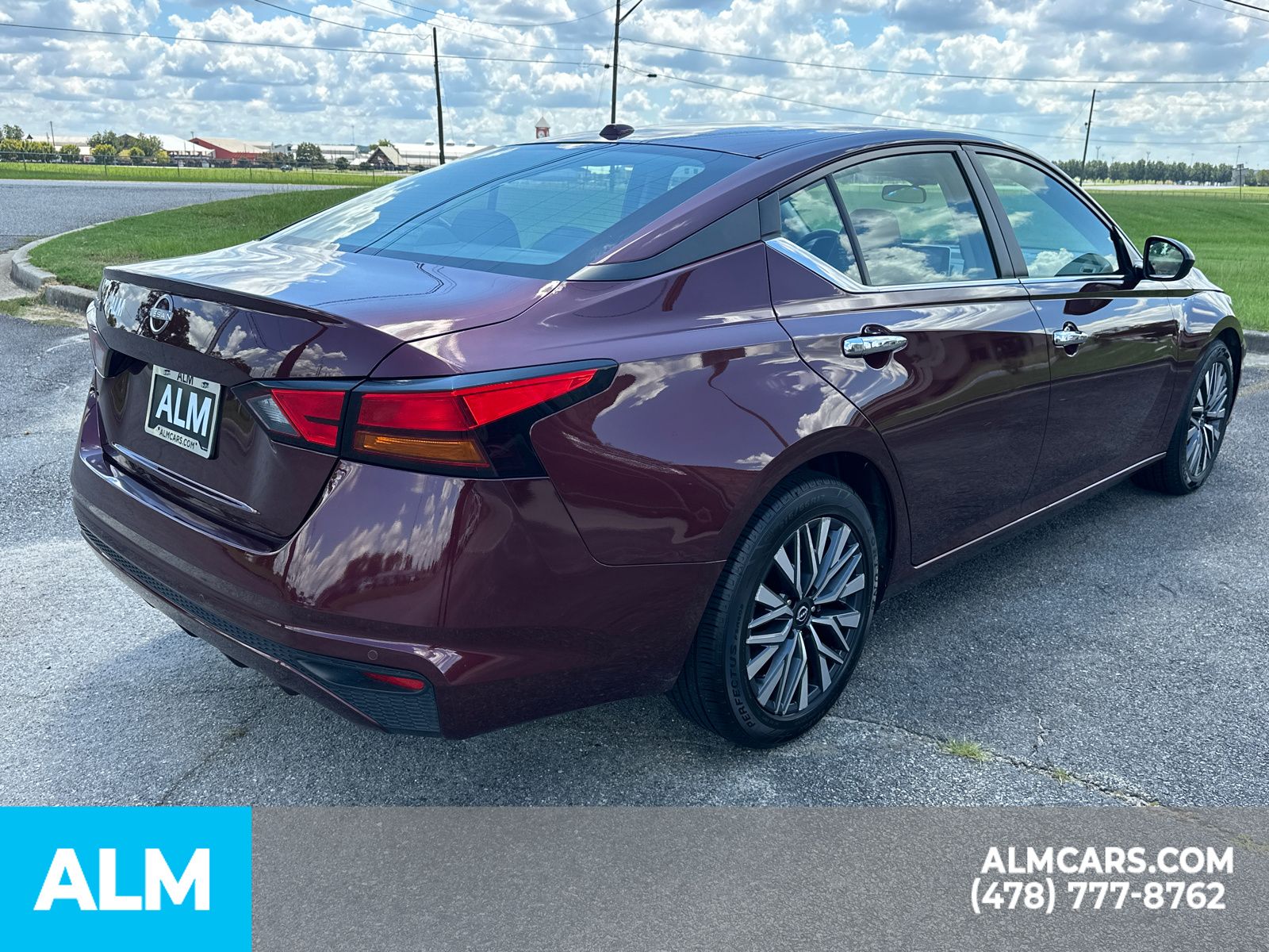 Used 2025 Red Nissan 2.5 SV image 5
