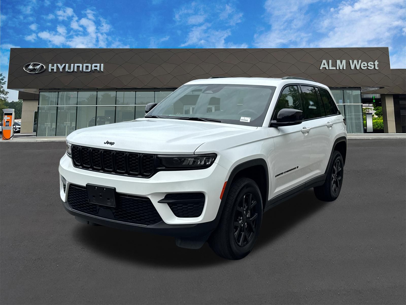 Bright White Clearcoat 2025 Jeep Grand Cherokee Altitude 4WD SUV / Crossover Four-Wheel Drive 8-Speed Automatic