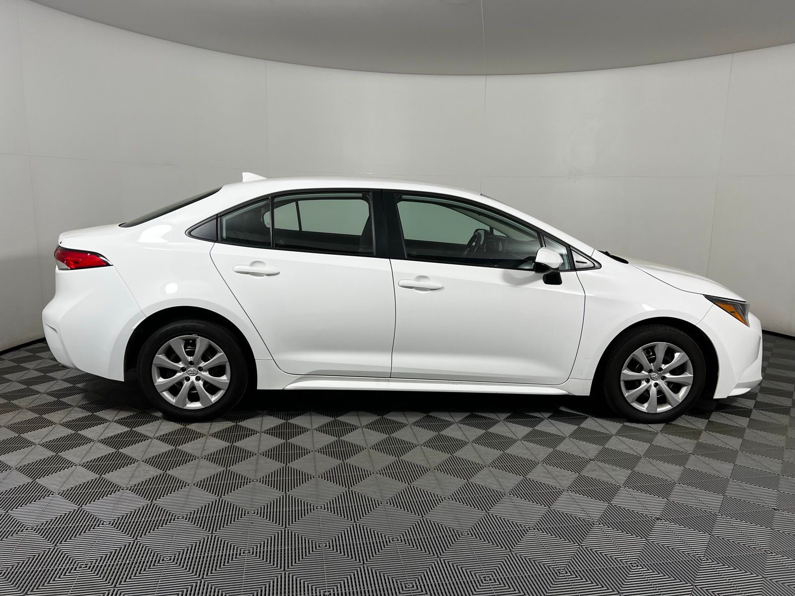 2023 Toyota Corolla LE 4