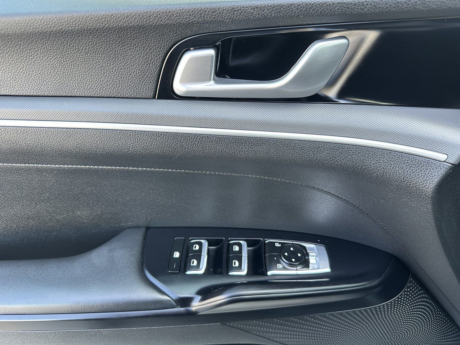 Used 2023 Gray Kia LXS image 11