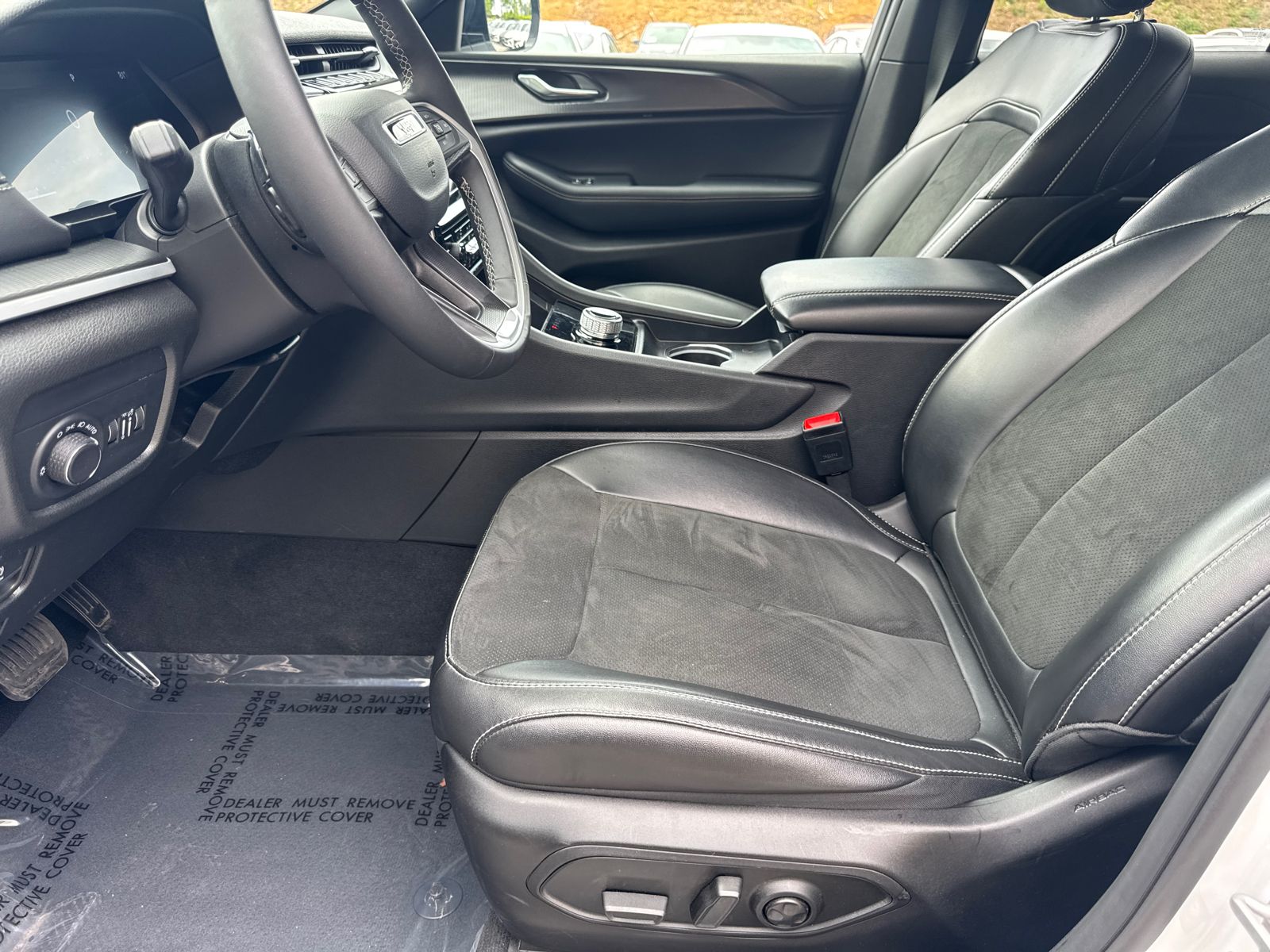 Used 2025 White Jeep Altitude image 9