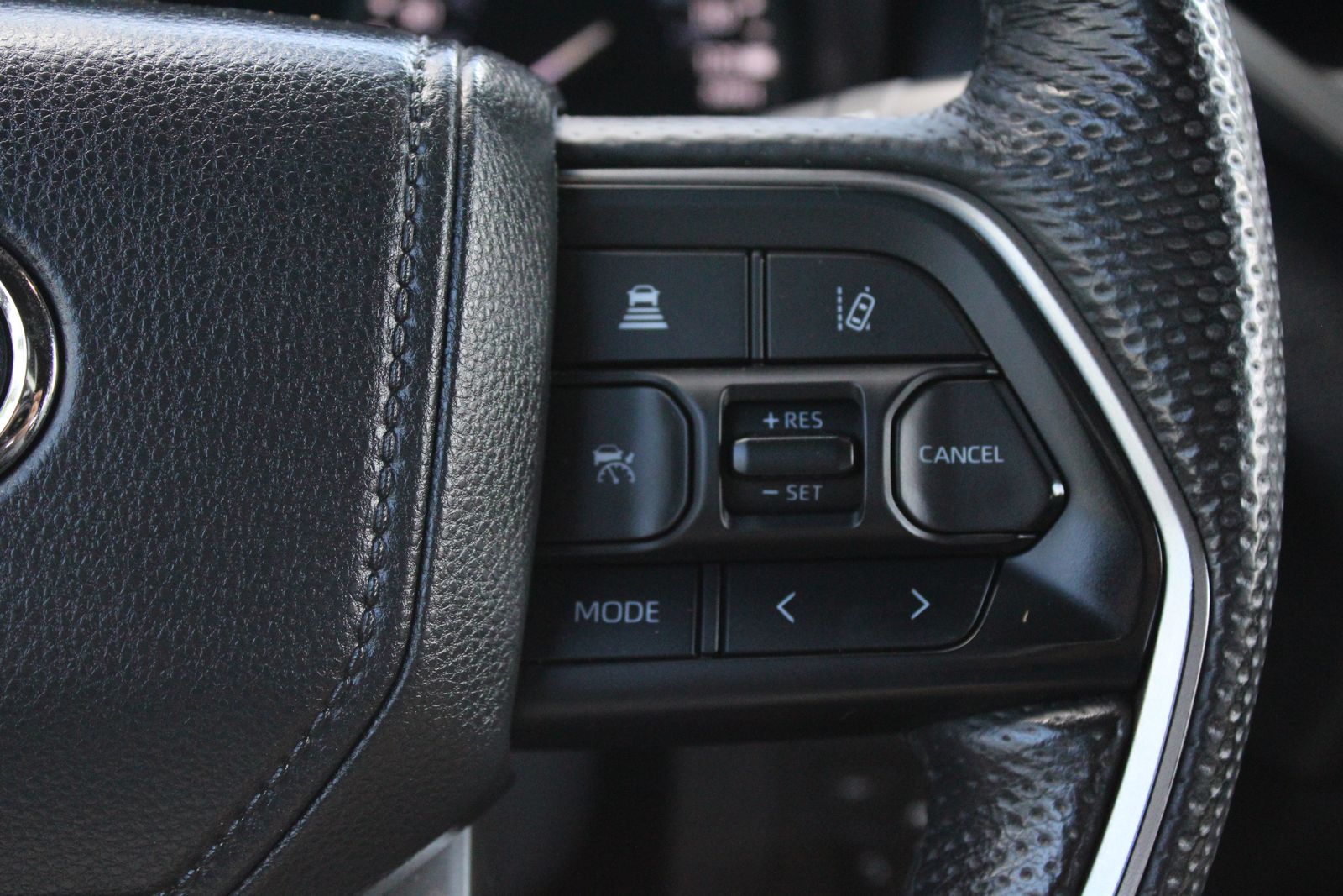 Used 2025 White Toyota SR5 image 17