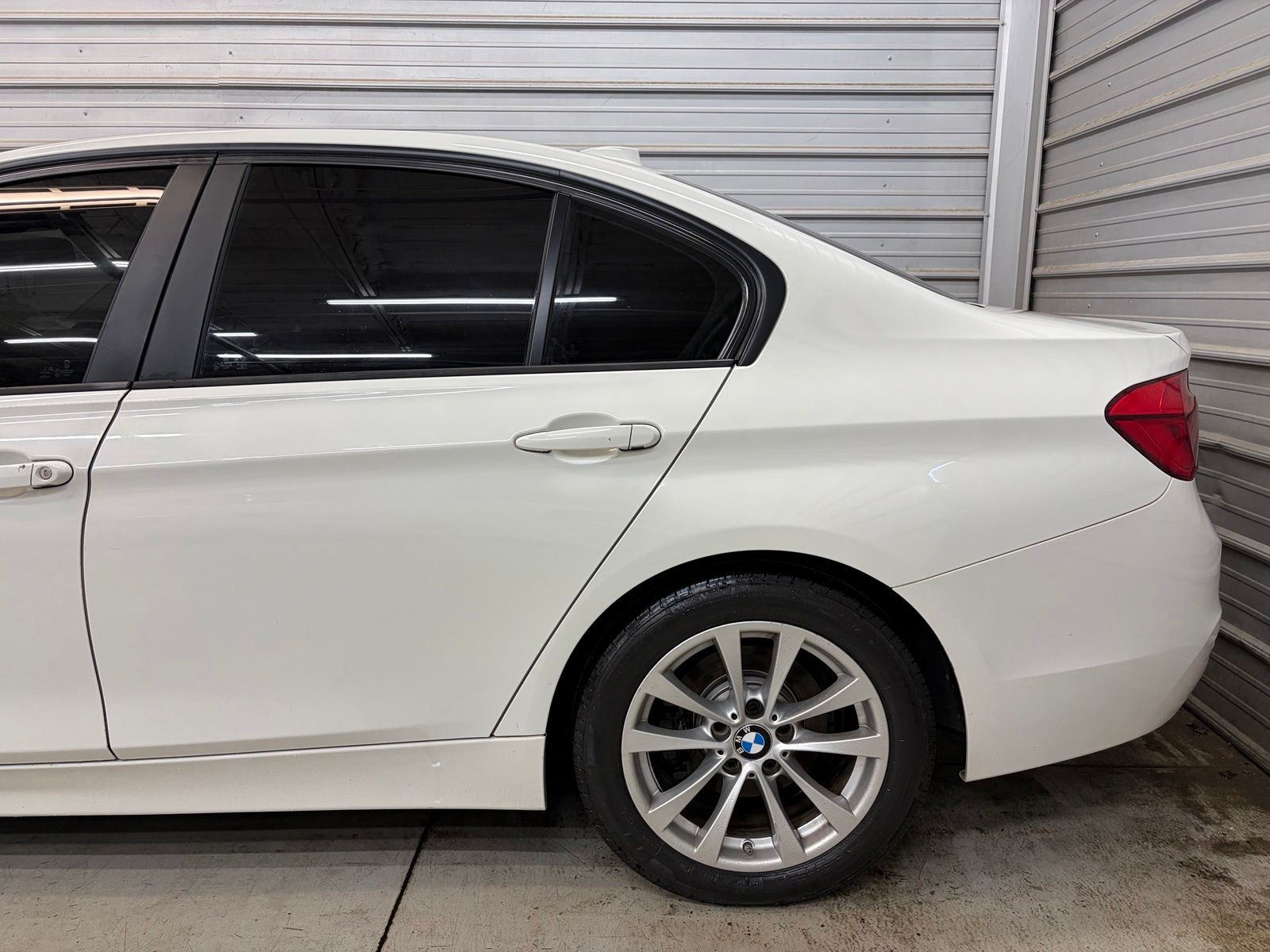 Photo 5 of 2018 BMW 3 Series 320i xDrive