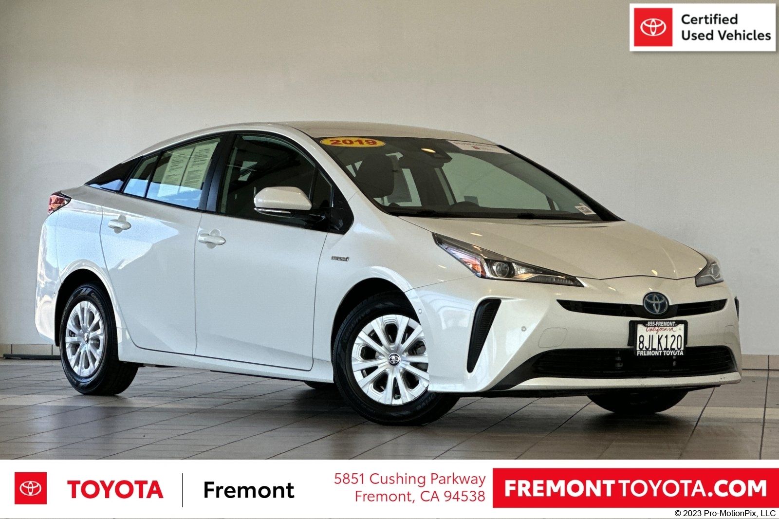 White (Blizzard Pearl) 2019 Toyota Prius L Eco FWD Hatchback Front-Wheel Drive Continuously Variable Transmission