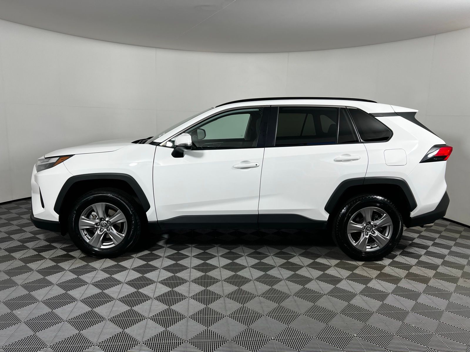 Thumbnail: 2024 Toyota RAV4 - 8