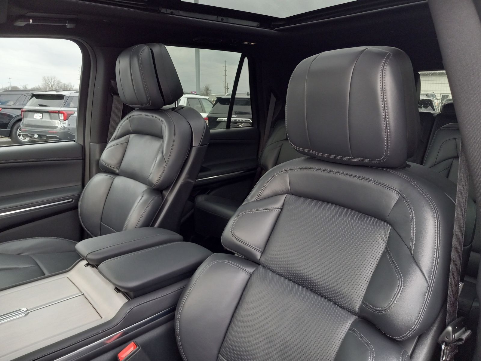 2025 Lincoln Navigator image 15