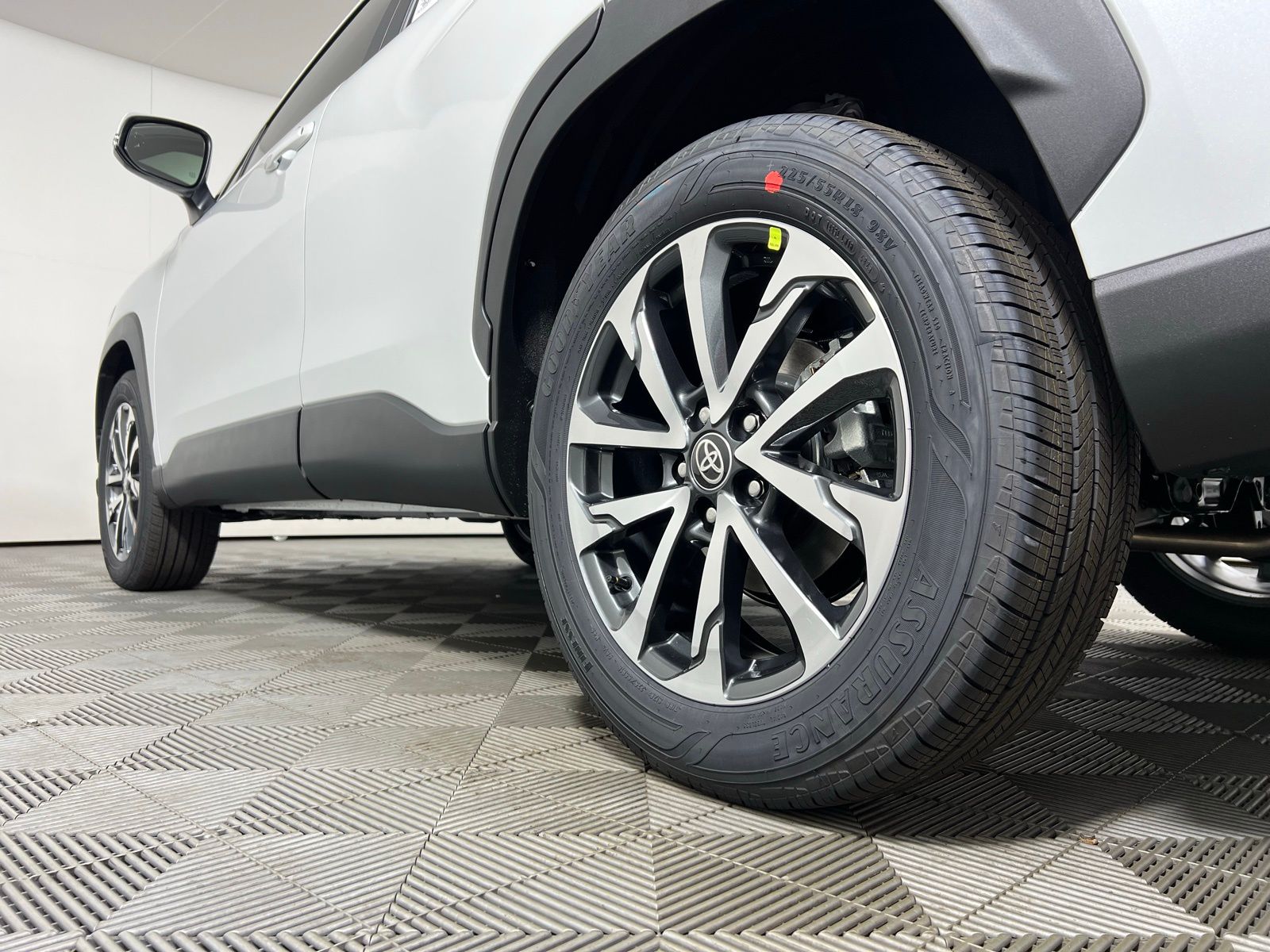2025 Toyota Corolla Cross XLE 23
