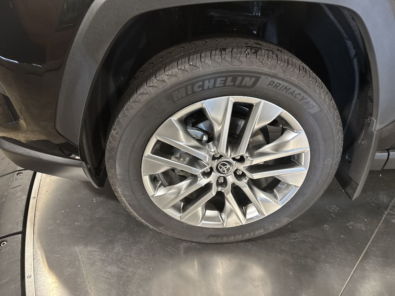 2025 Toyota RAV4 XLE Premium photo 8