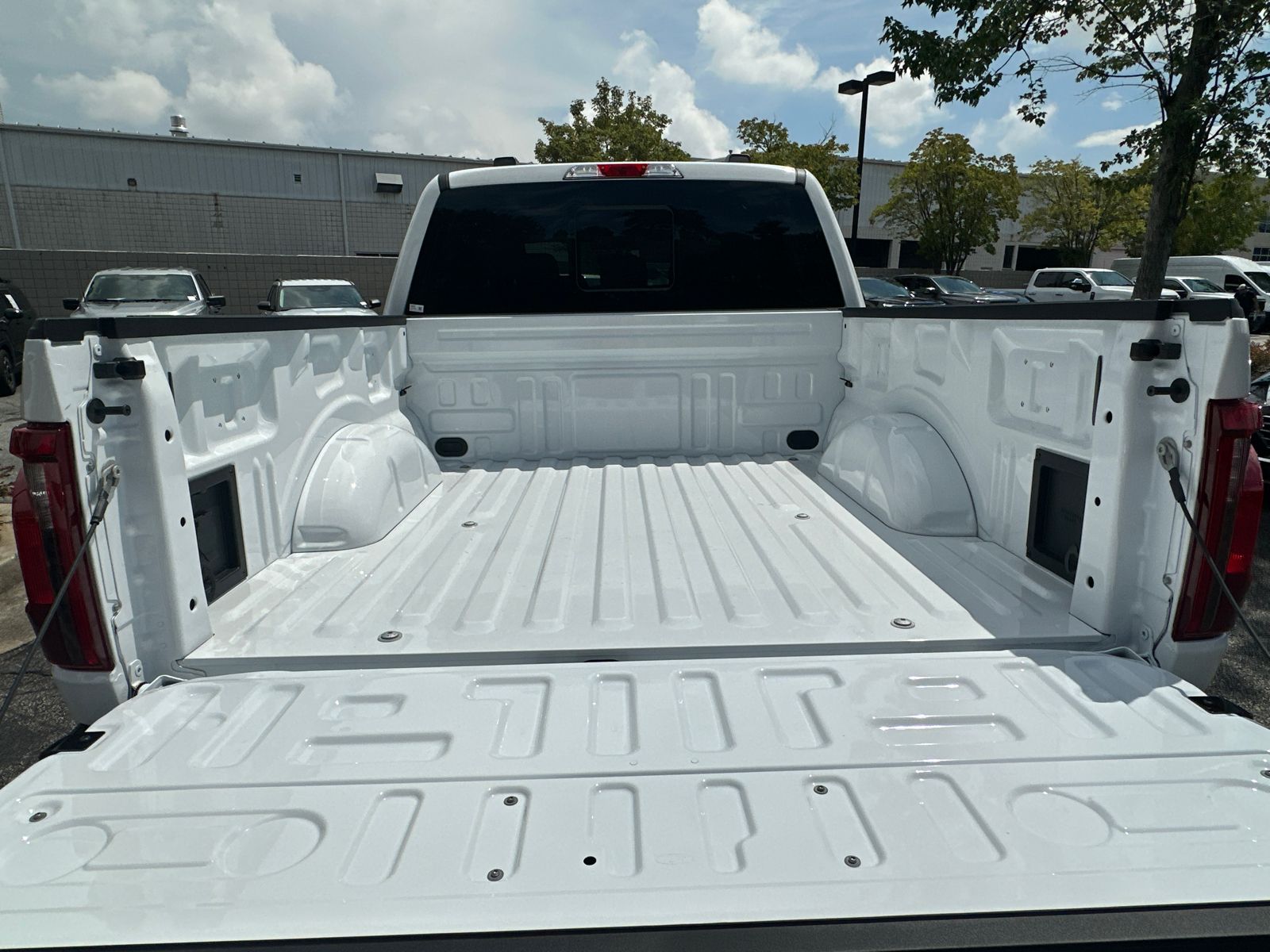 New 2026 Oxford White Ford XLT image 19