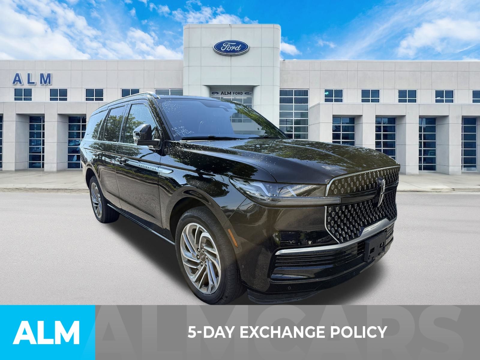 Used 2025 Black Lincoln Reserve image 3