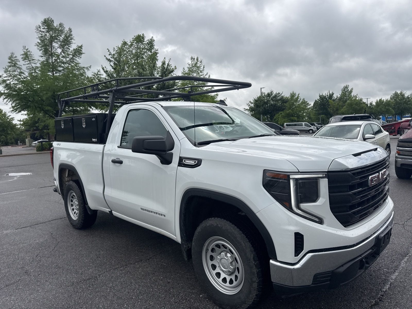 View vehicle photo 3