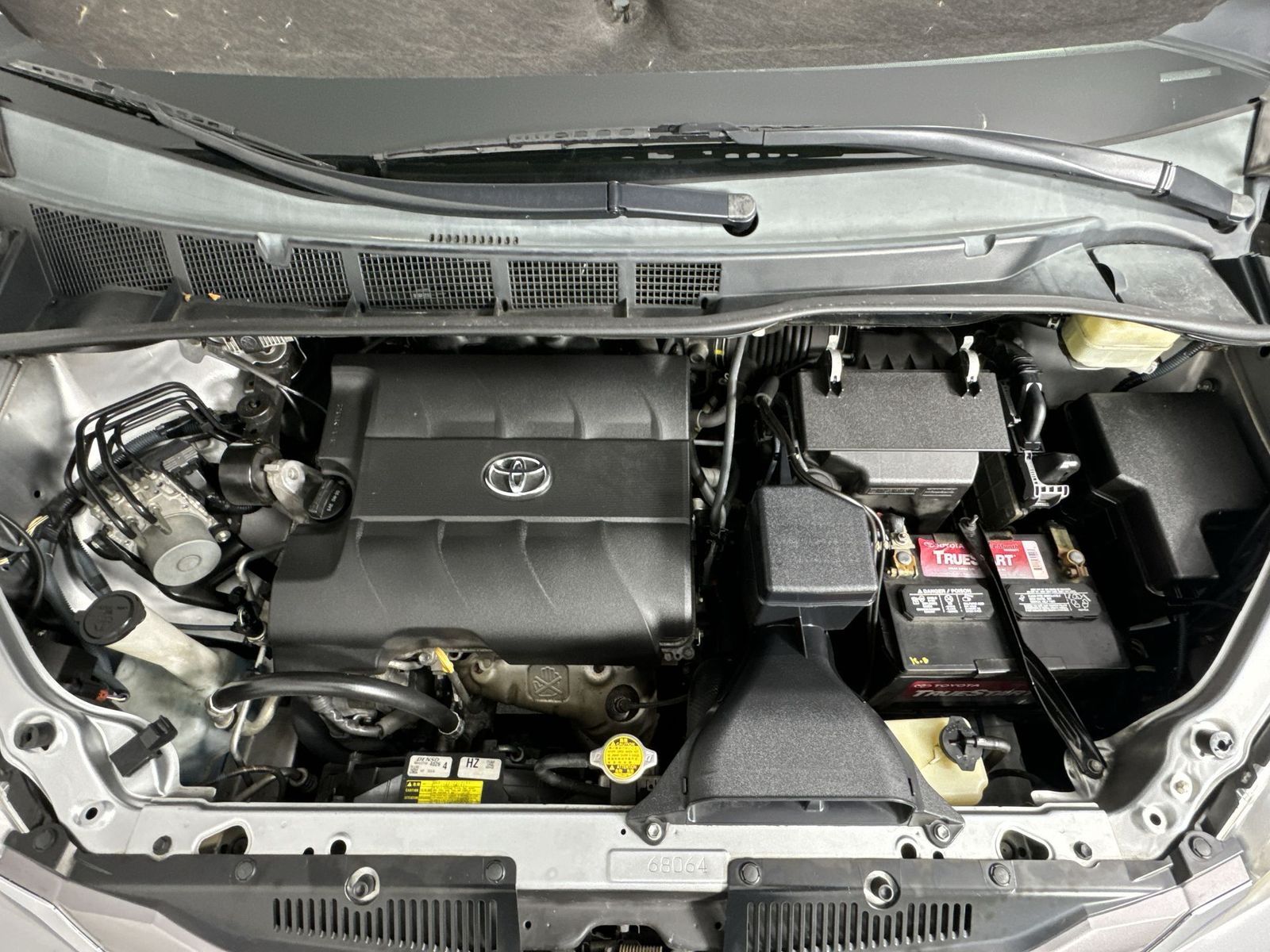 2016 Toyota Sienna Limited 27