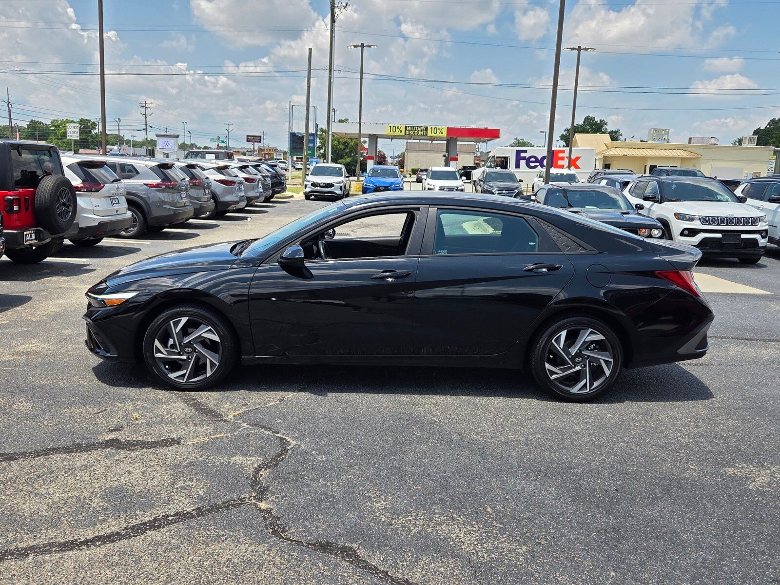 Used 2025 Black Hyundai SEL Sport image 4