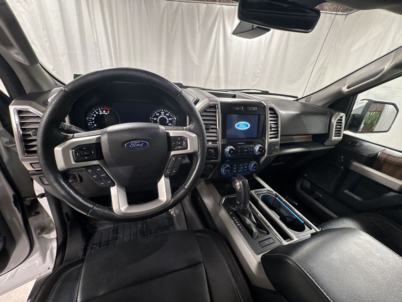 2016 Ford F-150 Lariat photo 14