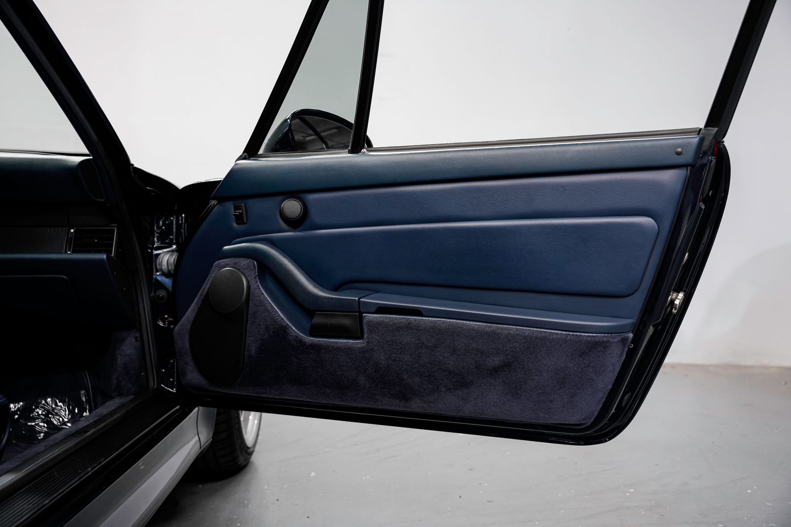 1996 Porsche 911 Carrera 4S — photo 26