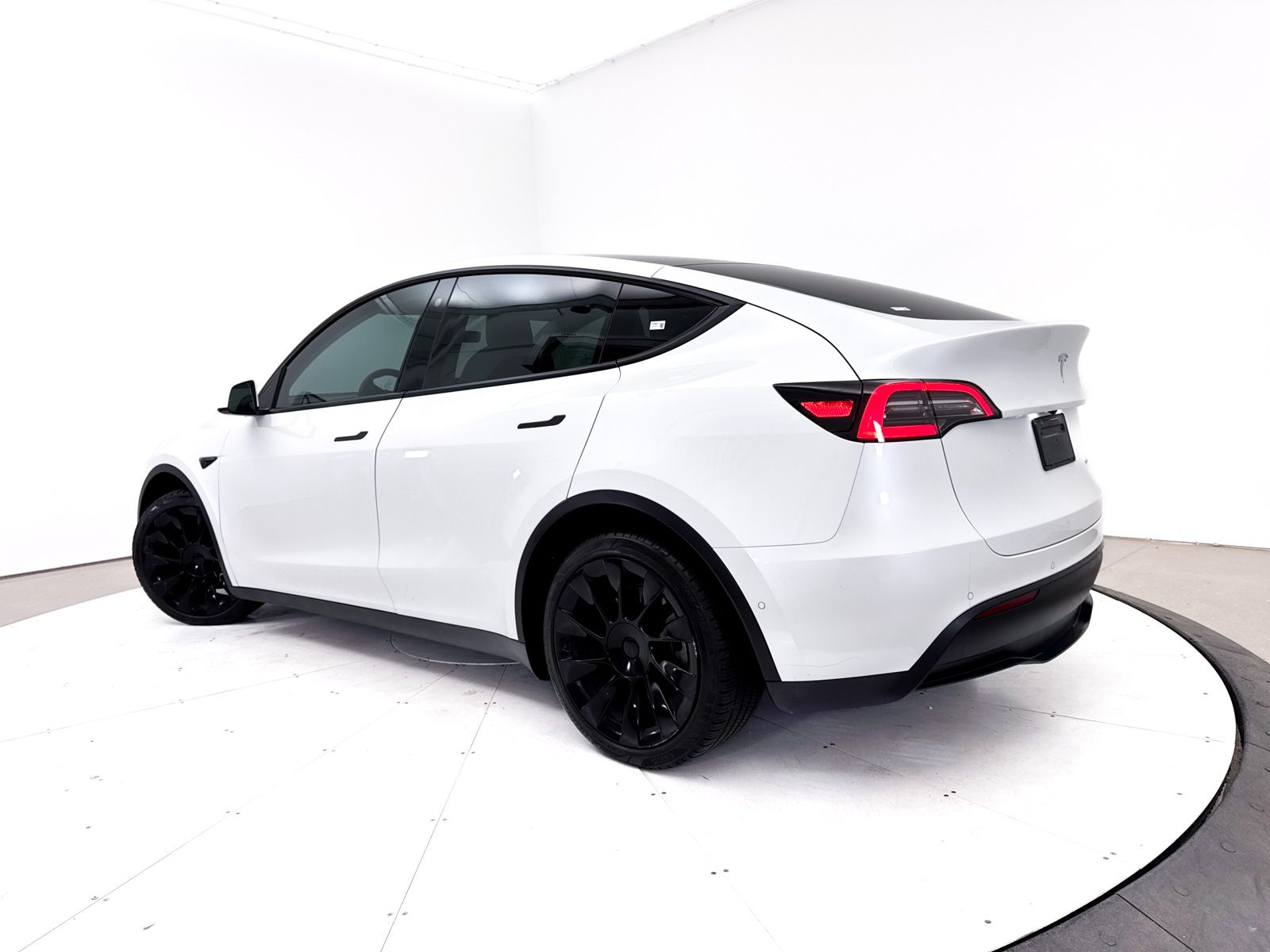 Used 2021 Tesla Model Y Long Range with VIN 5YJYGDEE0MF098383 for sale in Scottsdale, AZ