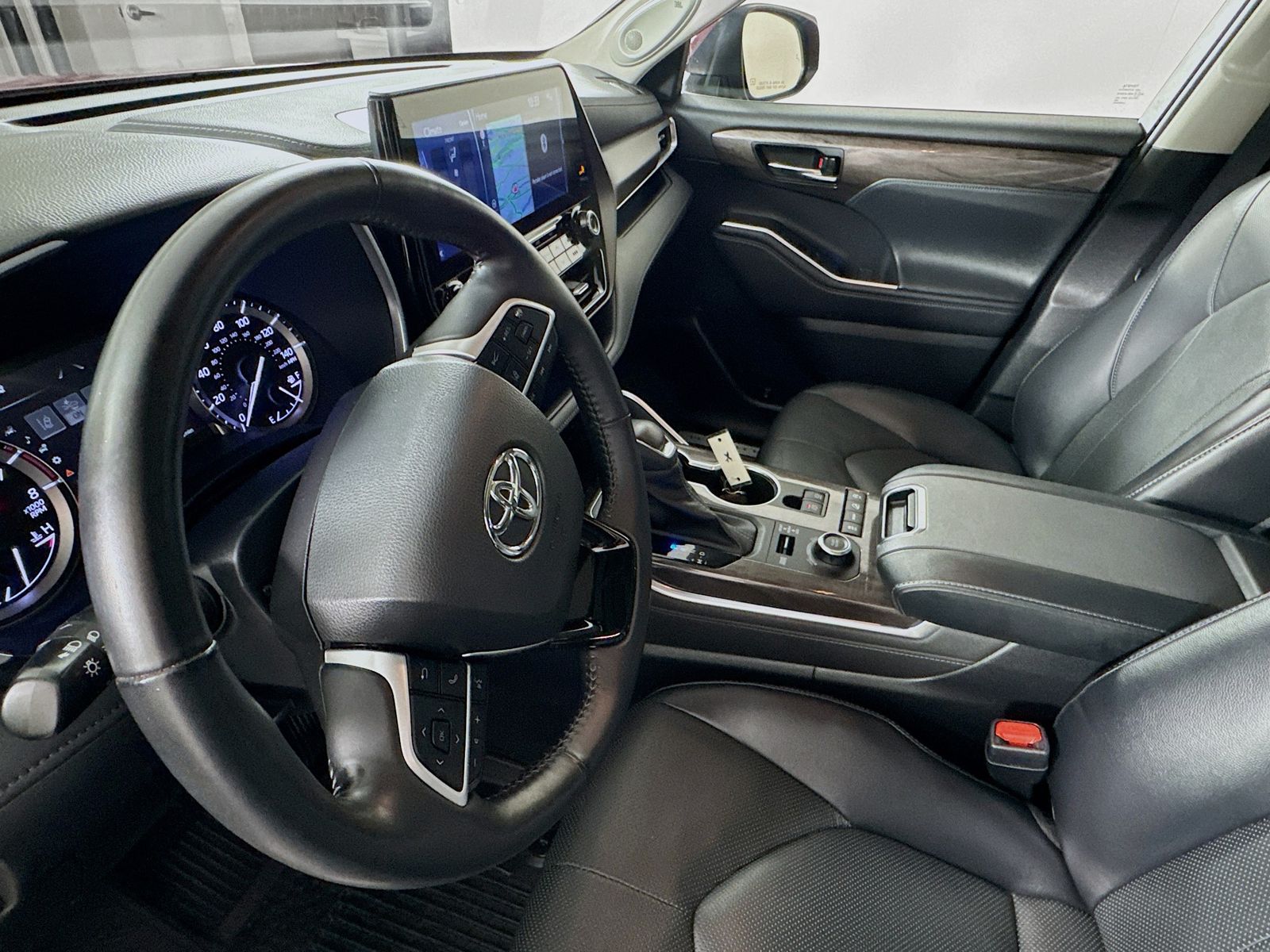 View vehicle photo 7