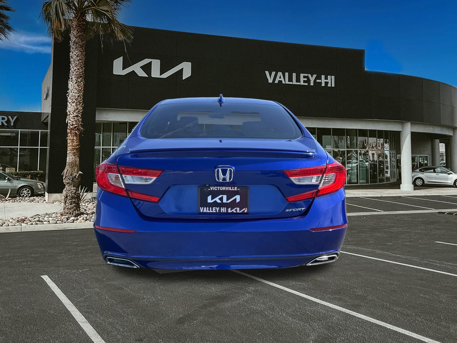 View vehicle photo 6