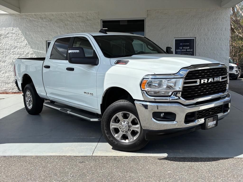 Bright White Clearcoat 2024 RAM 2500 Big Horn Crew Cab 4WD Pickup Truck Four-Wheel Drive 8-Speed Automatic