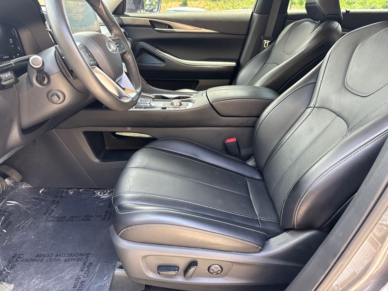 Used 2024 Gray INFINITI LUXE image 9