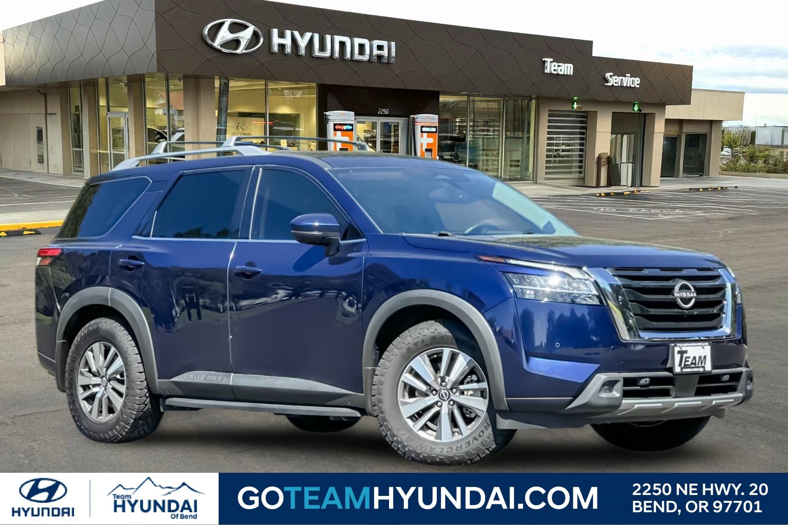 2022 Nissan Pathfinder SL FWD
