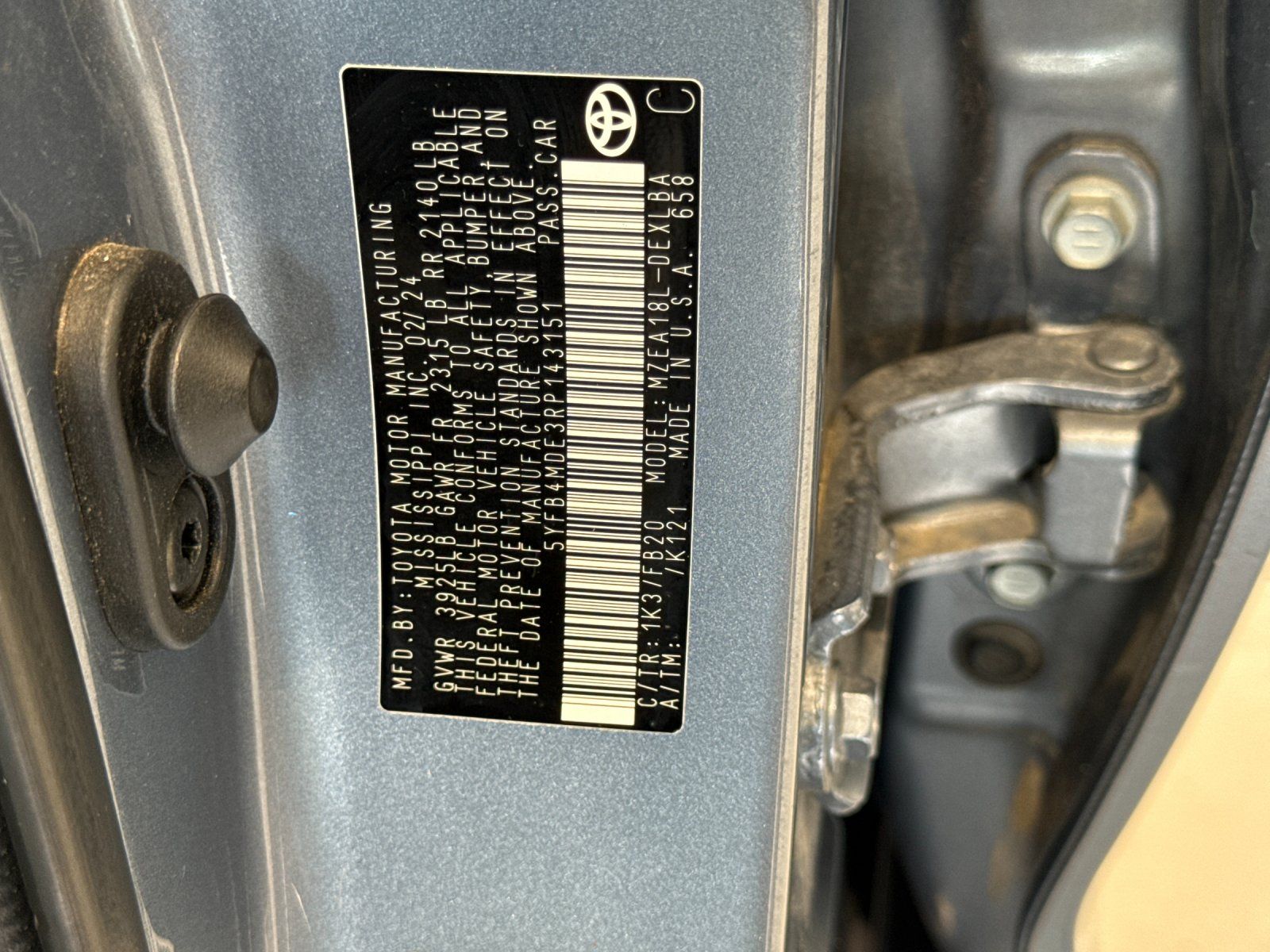 View vehicle photo 2