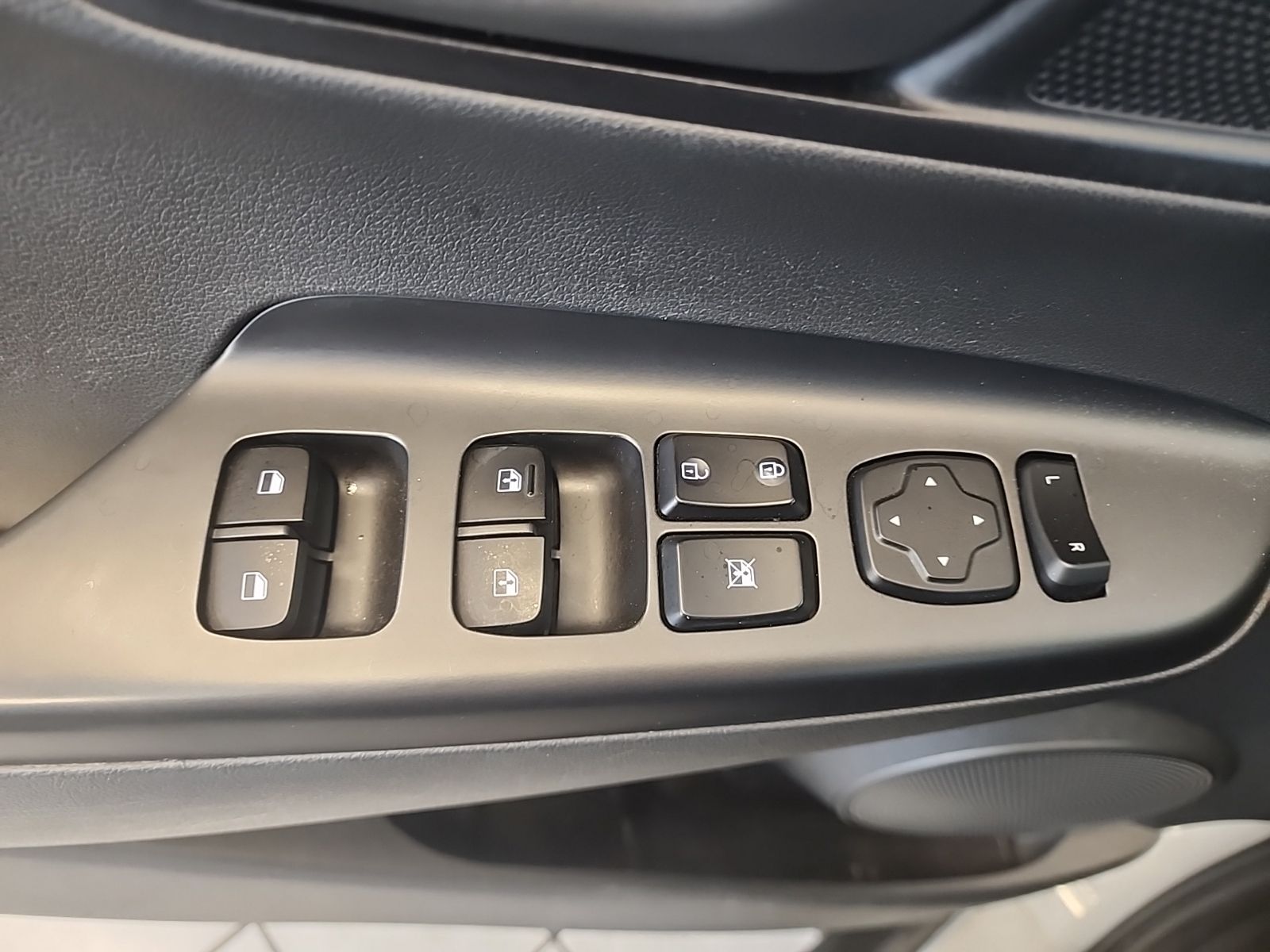 Used 2019 Chalk White Hyundai SEL image 26