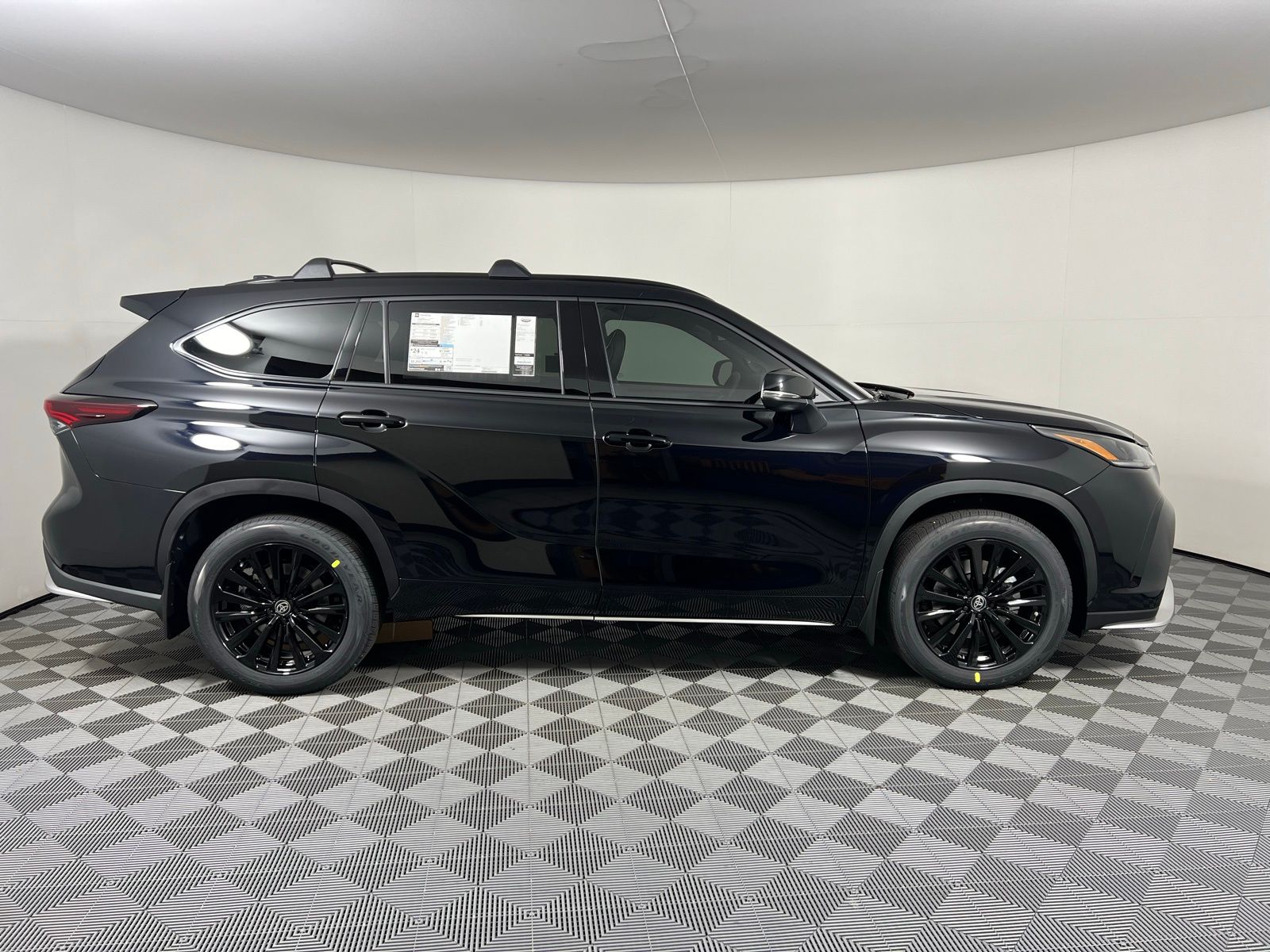 Thumbnail: 2025 Toyota Highlander - 4
