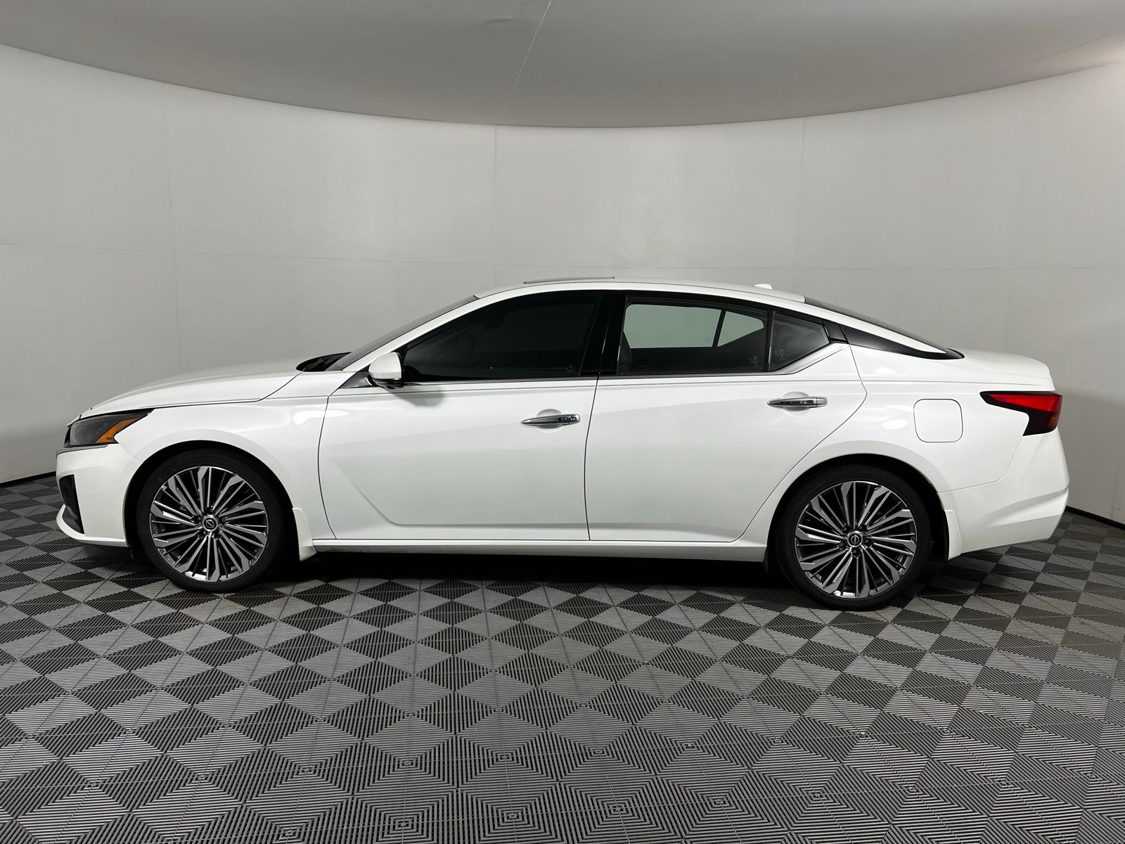 Thumbnail: 2024 Nissan Altima - 8