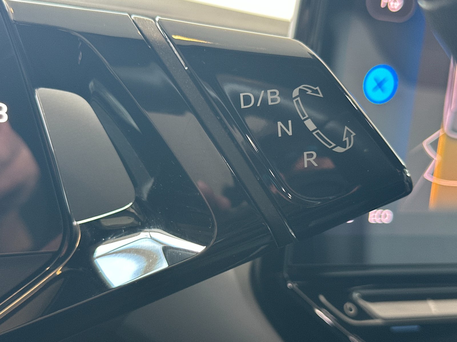 2023 Volkswagen ID.4 Pro — foto completa 22 de 28