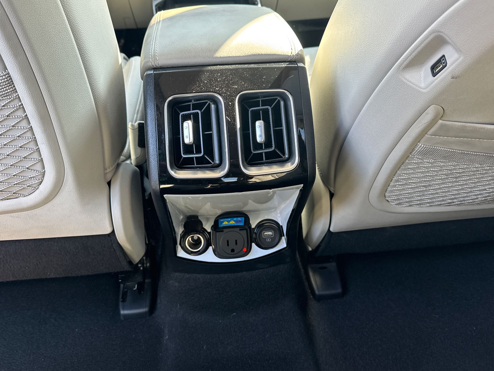 Used 2023 Silky Silver Kia SX Prestige image 25