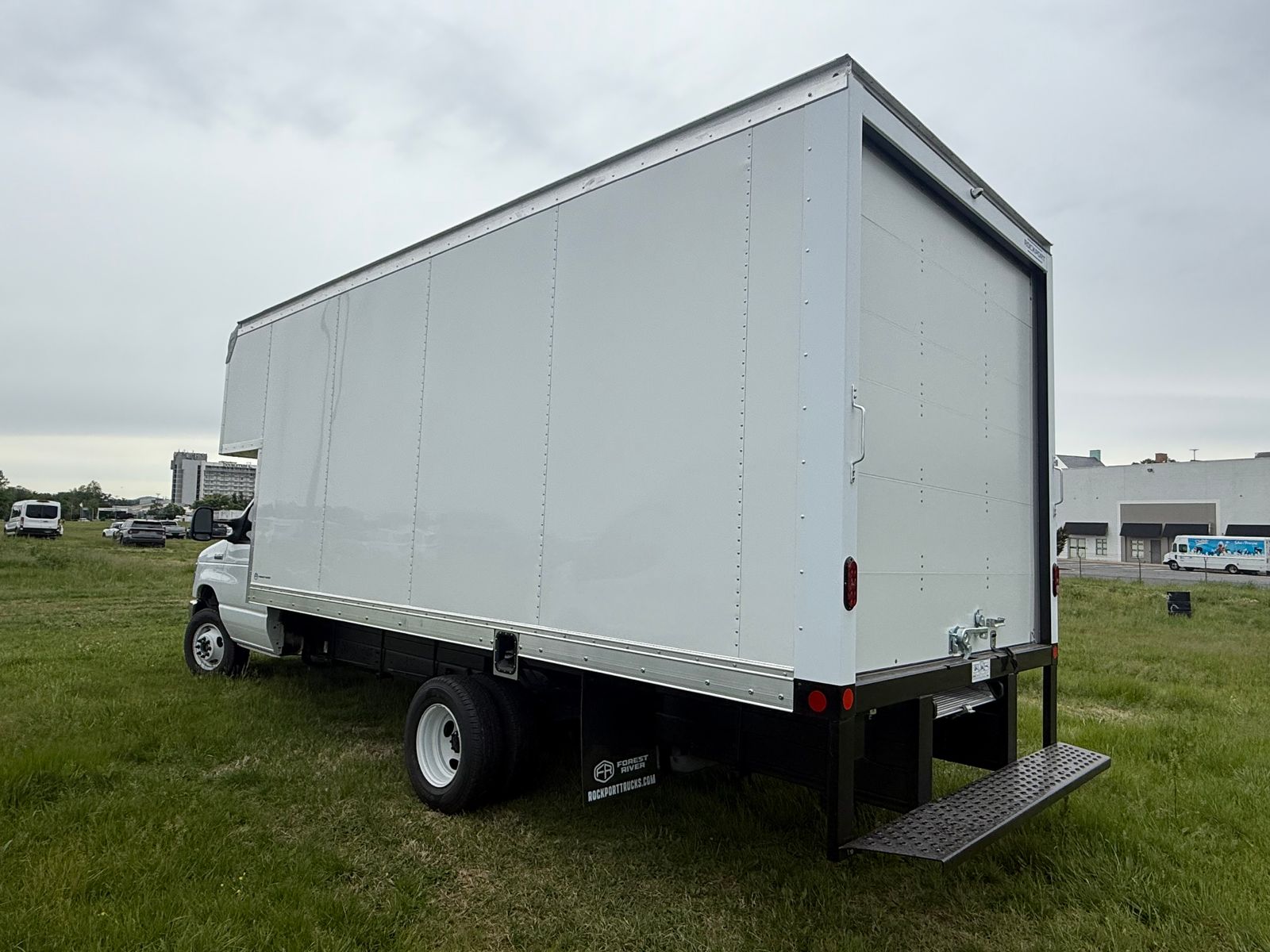 New 2027 Oxford White Ford DRW image 14