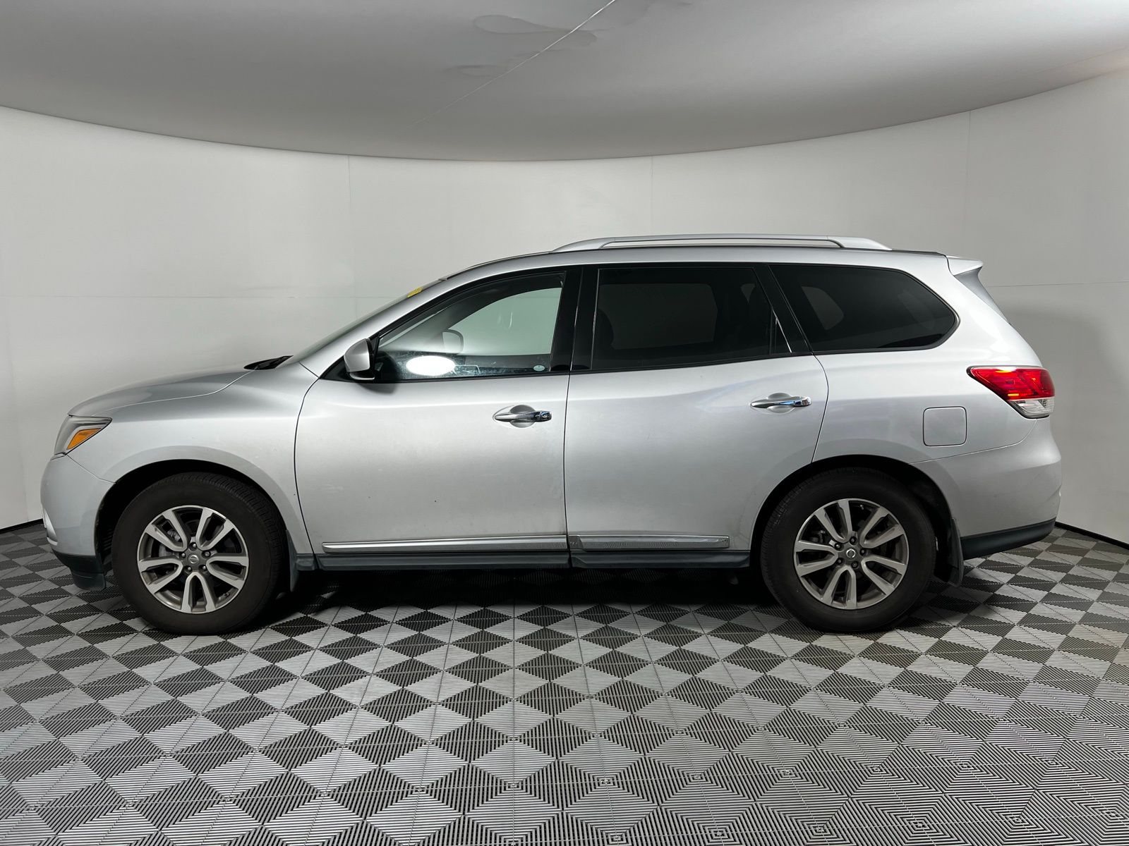 Thumbnail: 2016 Nissan Pathfinder - 8