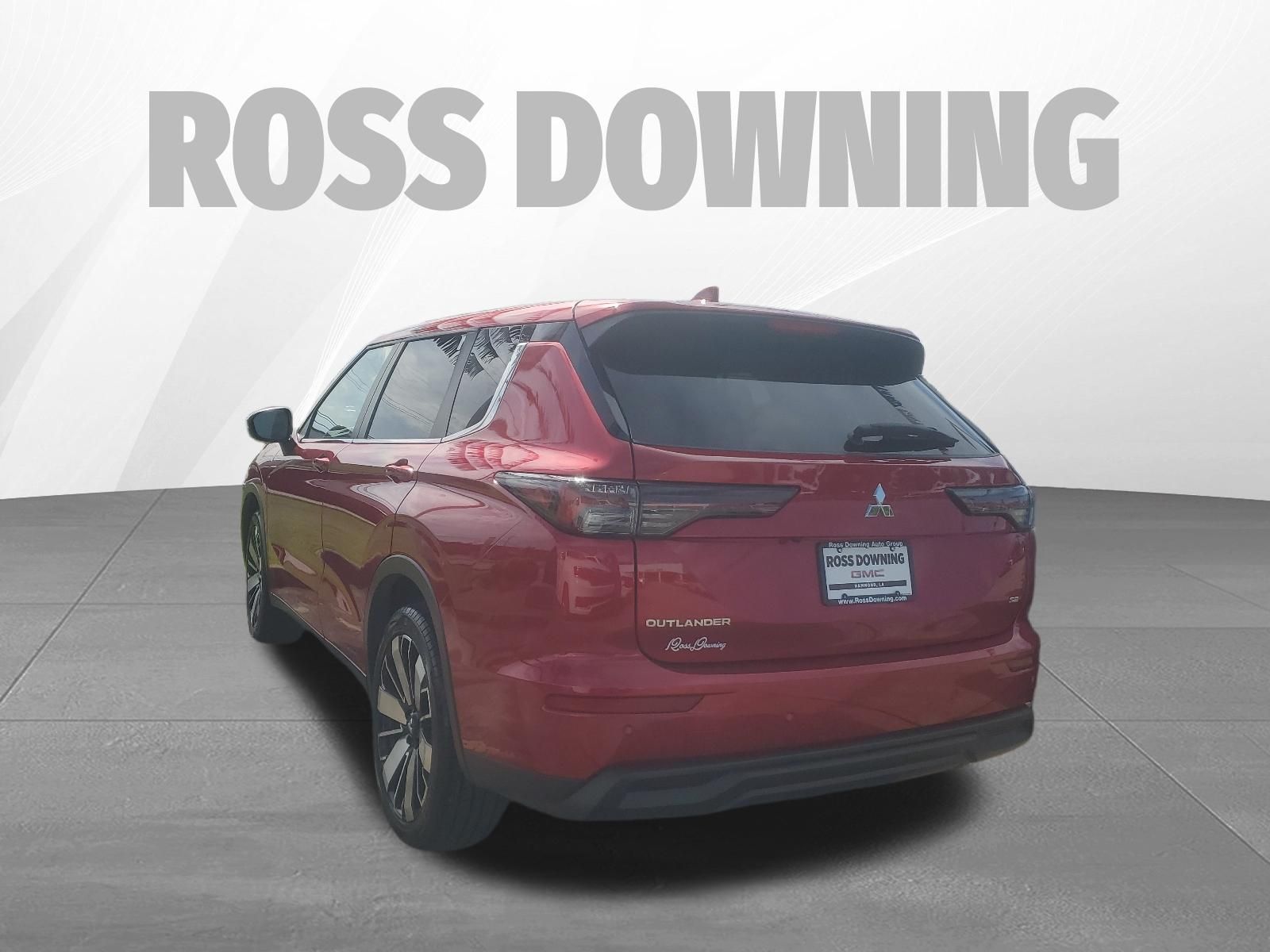 2025 Mitsubishi Outlander SE Red at Royal Nissan