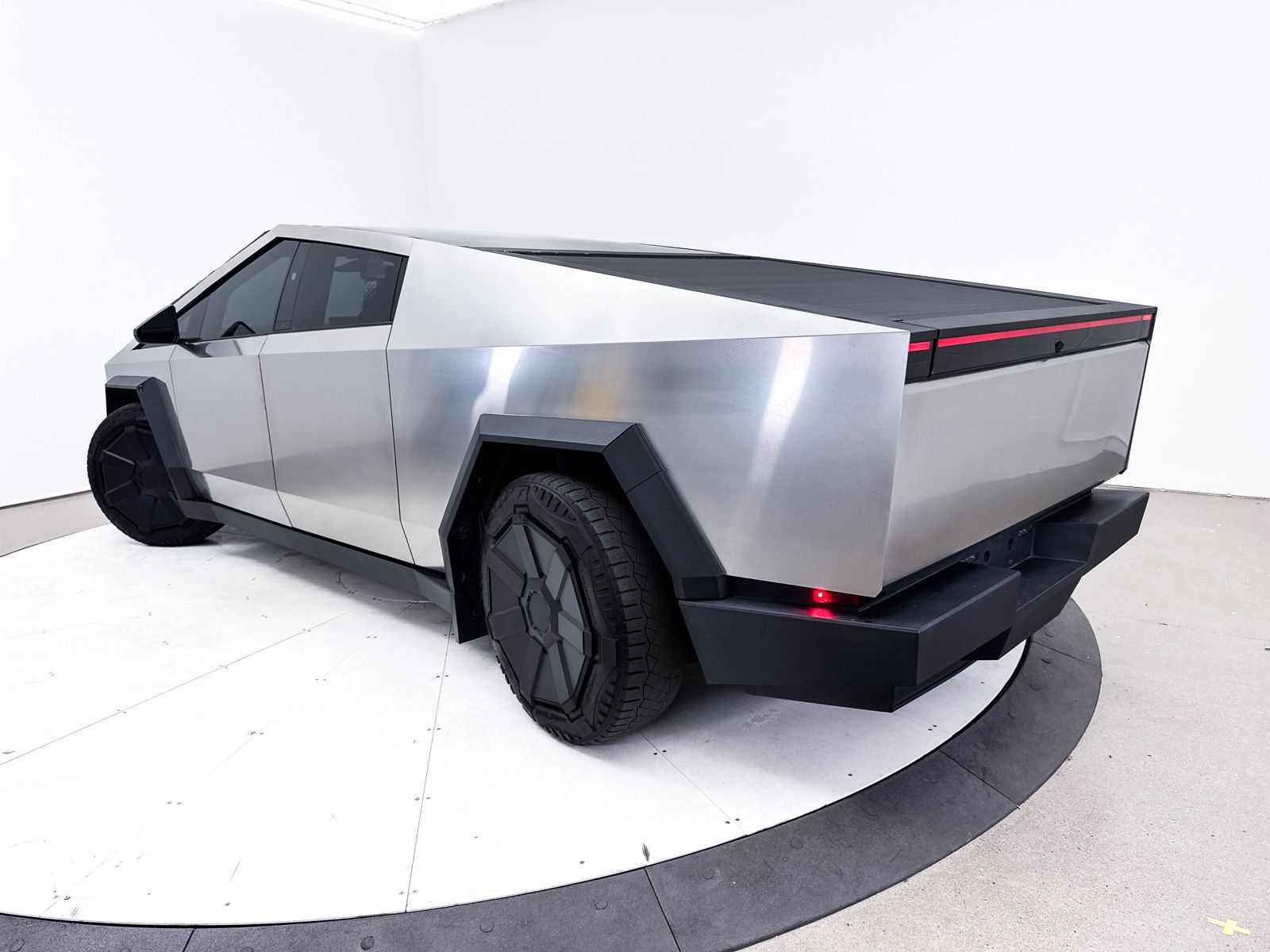 Used 2024 Tesla Cybertruck Base with VIN 7G2CEHED5RA006071 for sale in Scottsdale, AZ