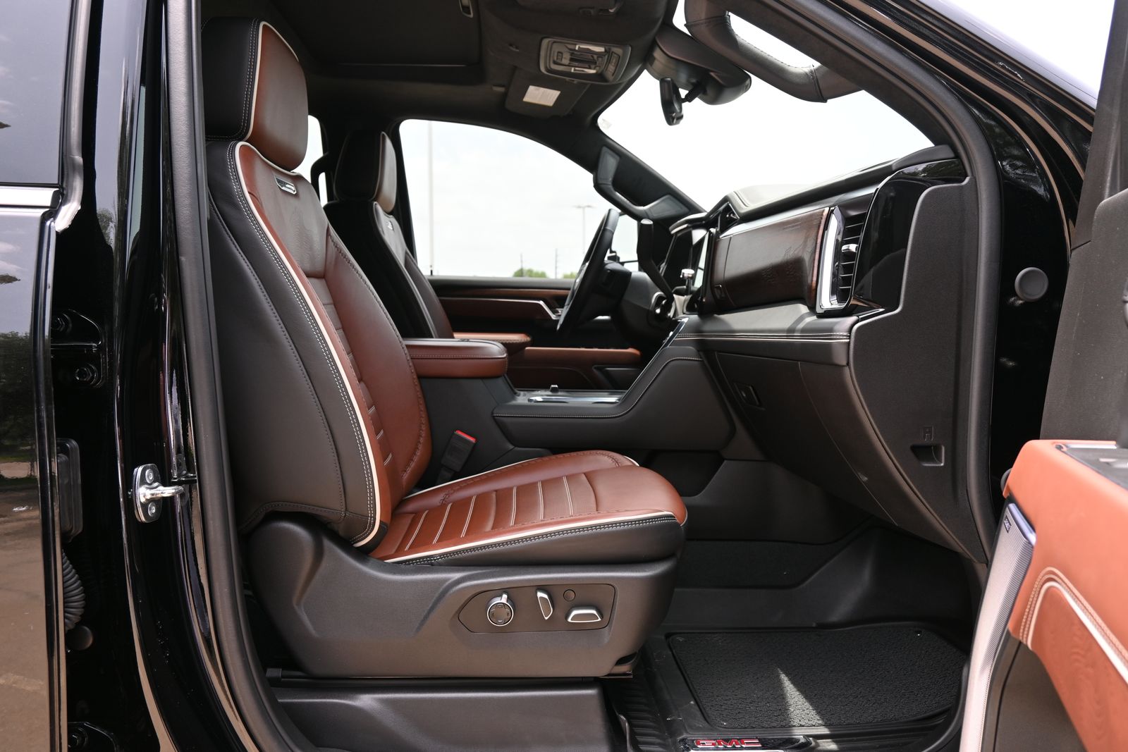 2025 GMC Sierra 2500HD Denali Ultimate Black at South Houston Nissan