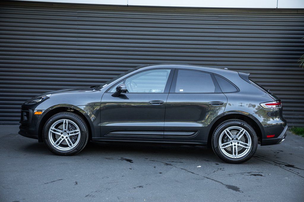 2025 Porsche Macan T