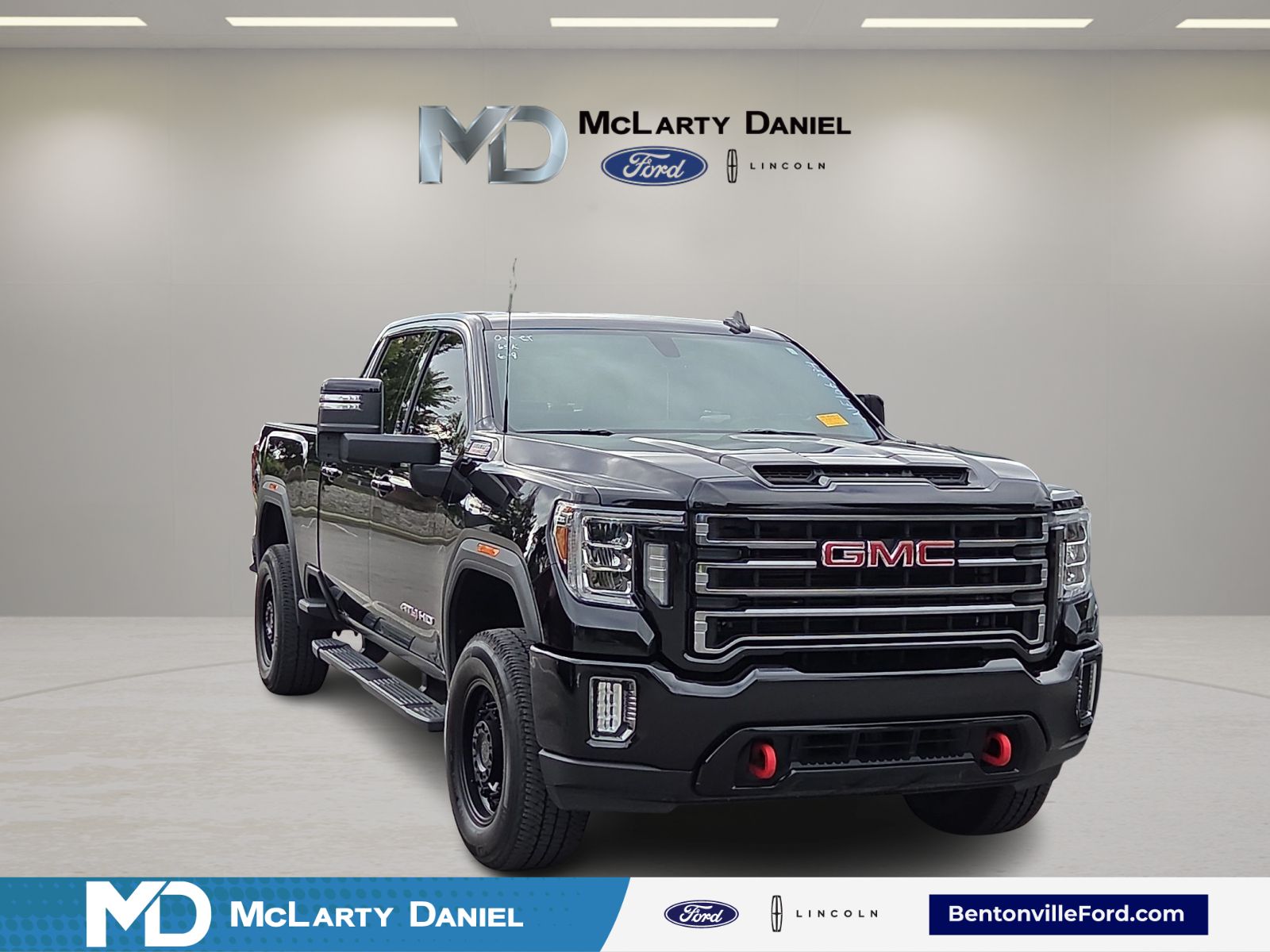 Onyx Black 2022 GMC Sierra 2500HD AT4 Crew Cab 4WD Pickup Truck Four-Wheel Drive Automatic