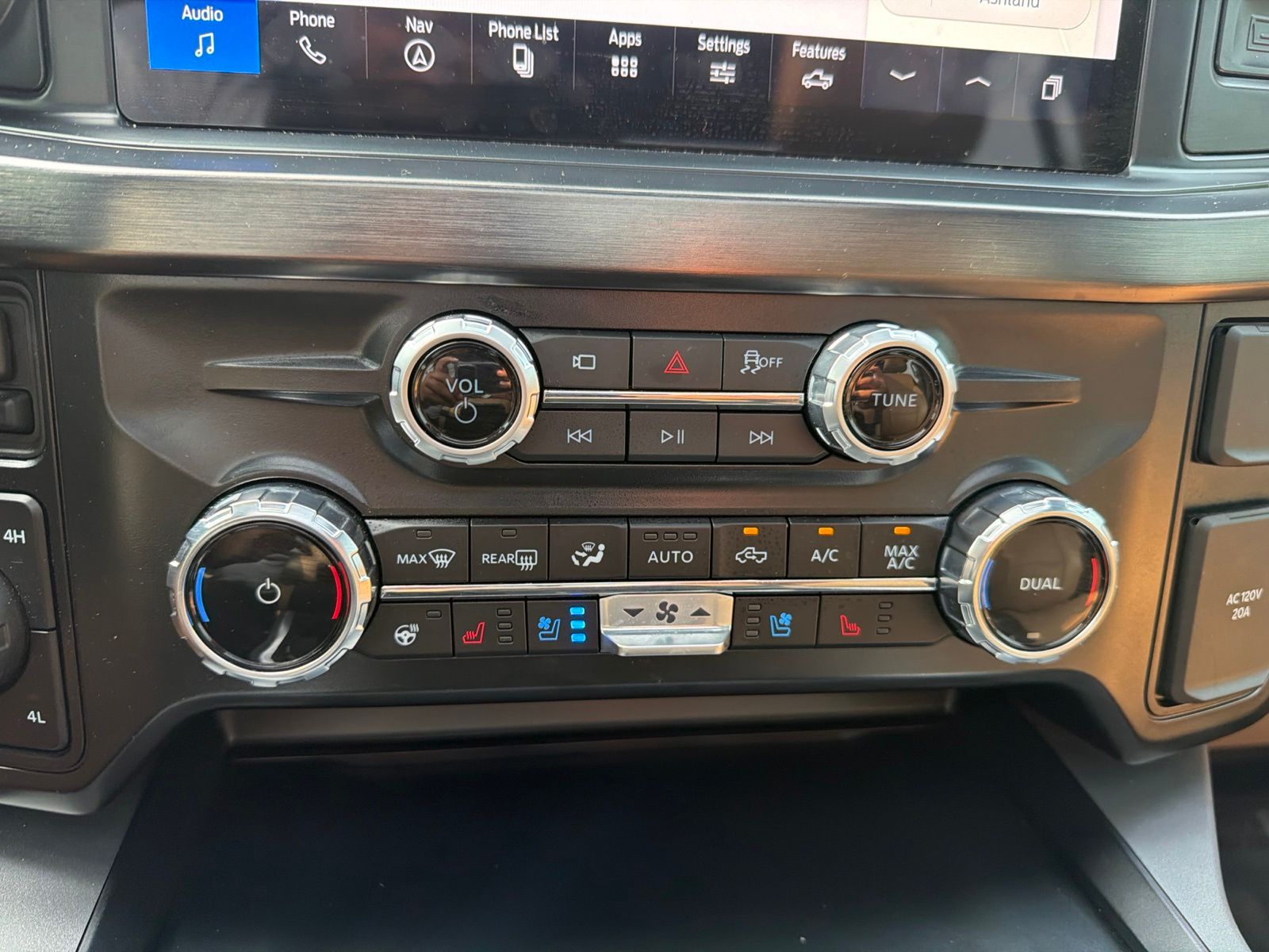 Certified Used 2025 Agate Black Metallic Ford Lariat image 21