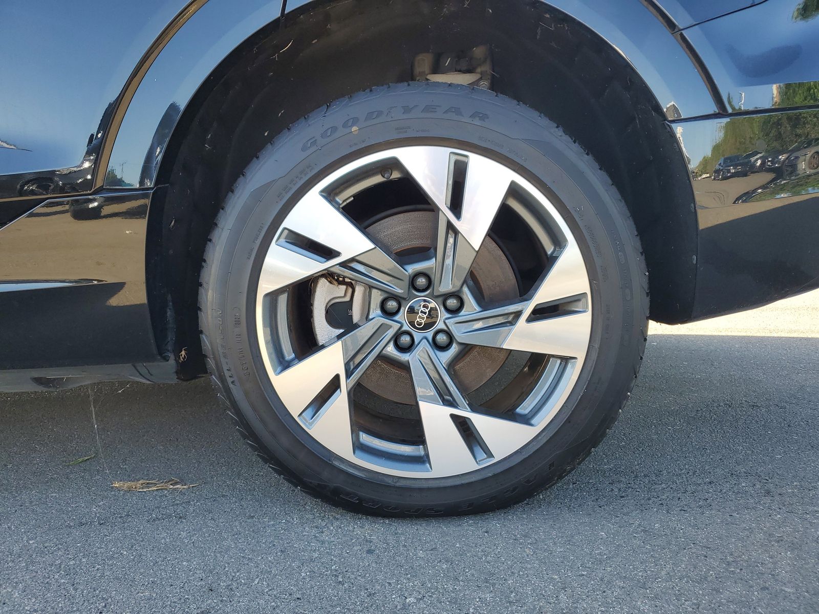 View vehicle photo 5