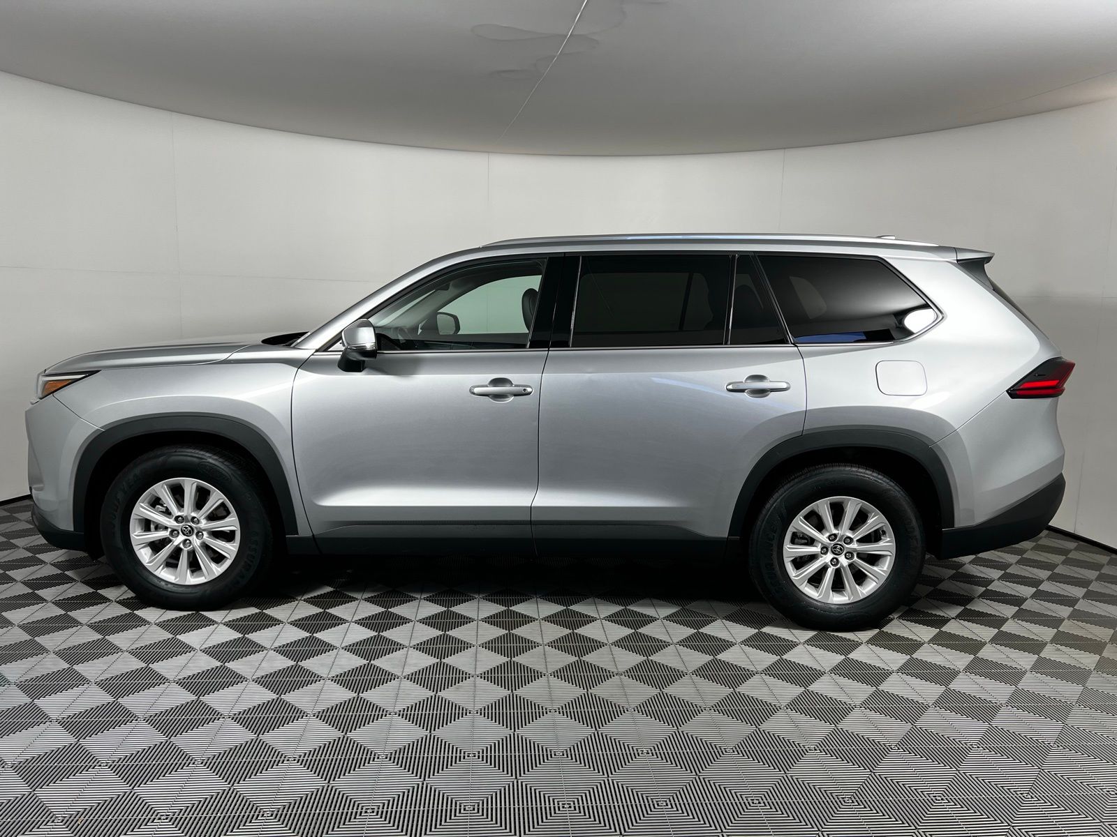 Thumbnail: 2025 Toyota Grand Highlander - 8