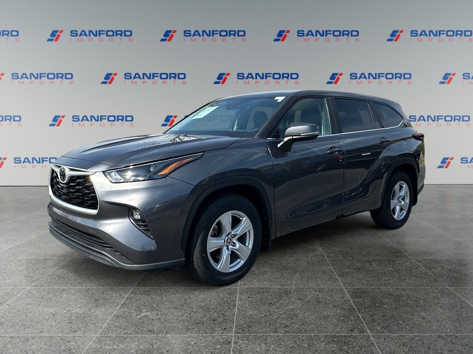 Magnetic Gray Metallic 2024 Toyota Highlander LE FWD SUV / Crossover Front-Wheel Drive 8-Speed Automatic