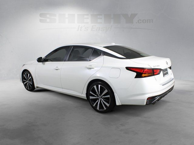 Used 2022 White Nissan 2.0 SR image 5