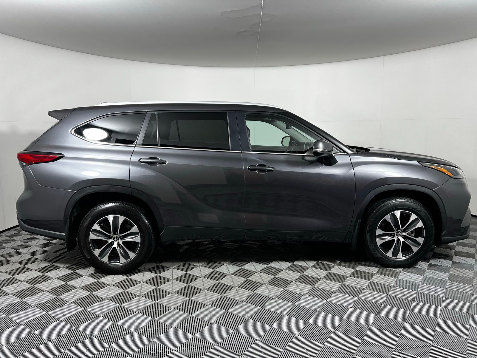 Thumbnail: 2023 Toyota Highlander - 4