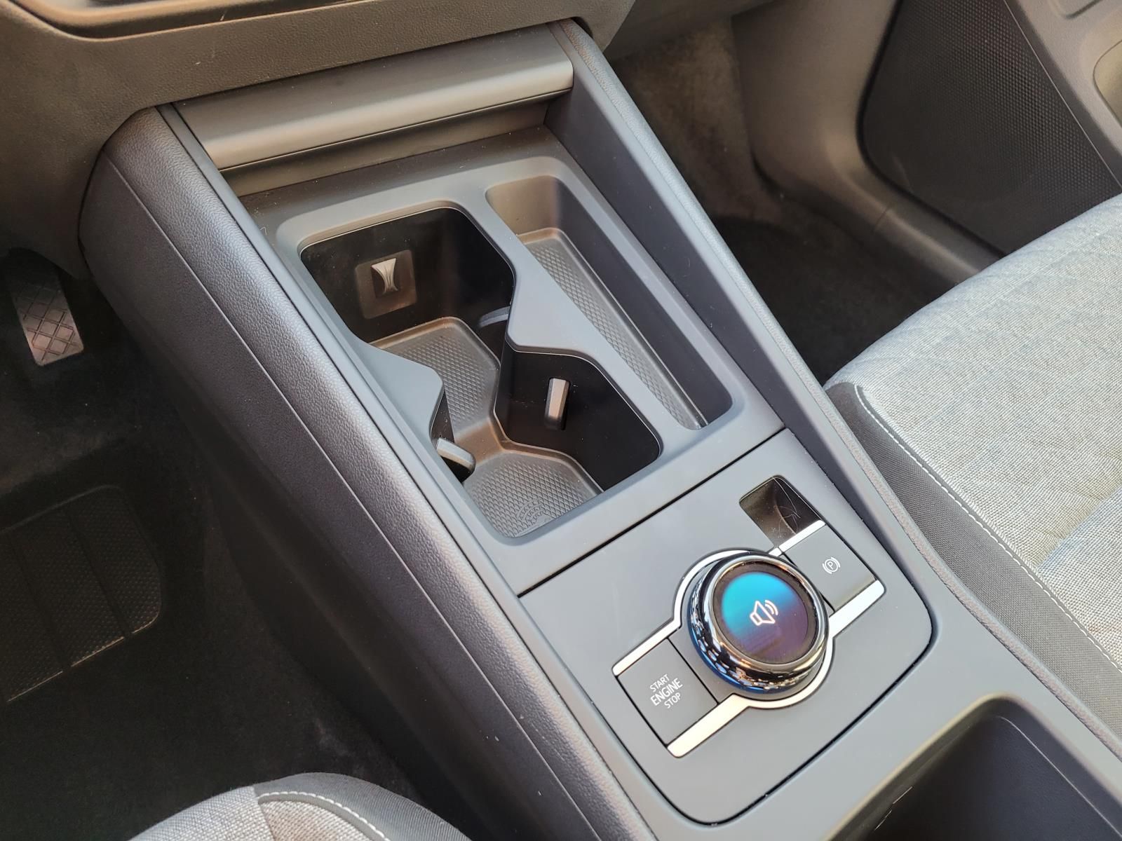 used 2025 Volkswagen Tiguan car, priced at $25,900